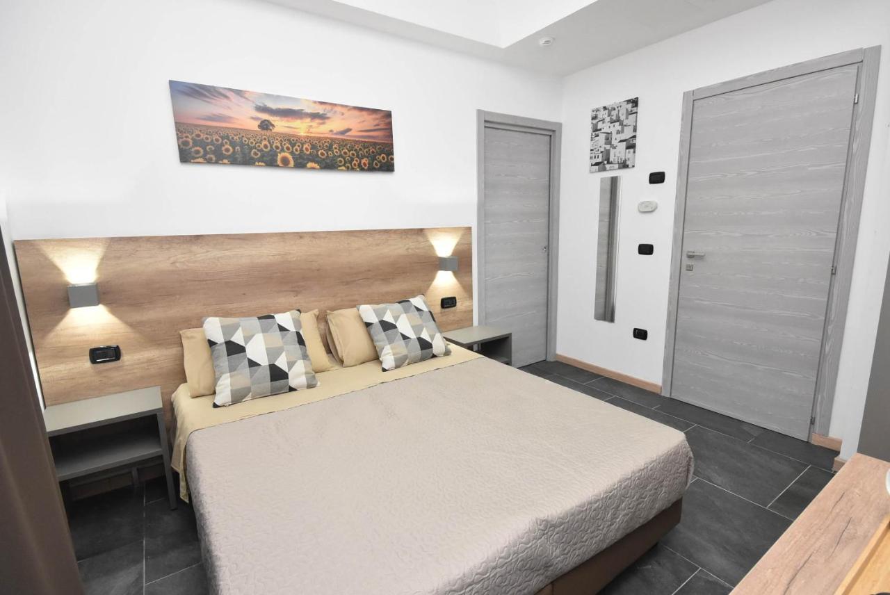 Hotel Crisvan Римини Екстериор снимка