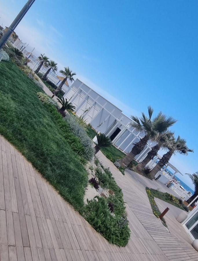 Hotel Crisvan Римини Екстериор снимка