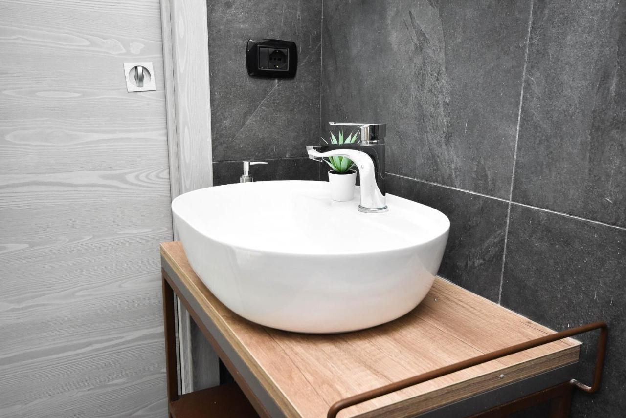 Hotel Crisvan Римини Екстериор снимка