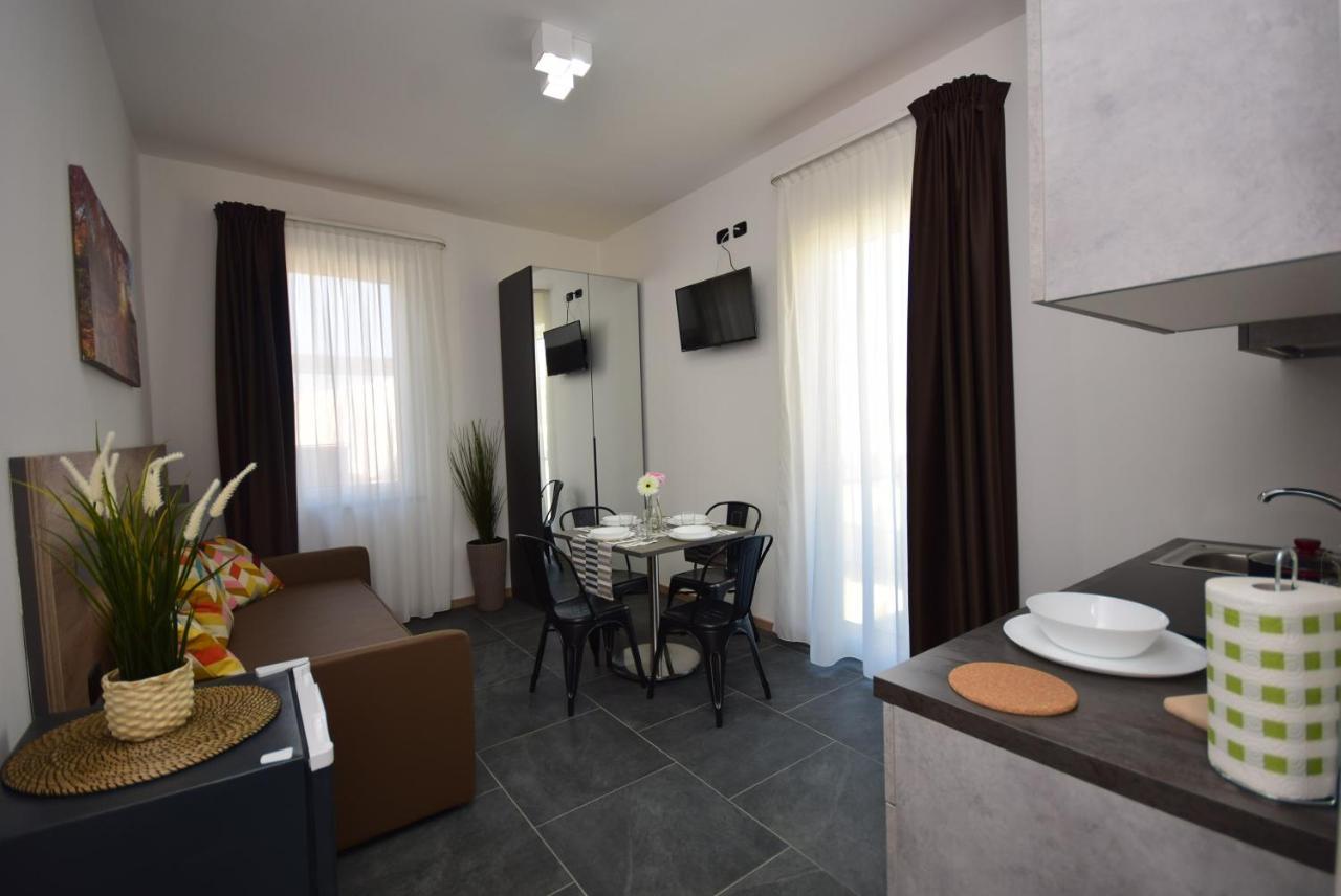 Hotel Crisvan Римини Екстериор снимка
