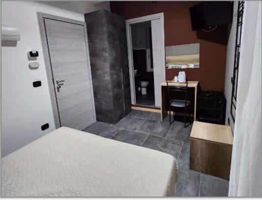 Hotel Crisvan Римини Екстериор снимка