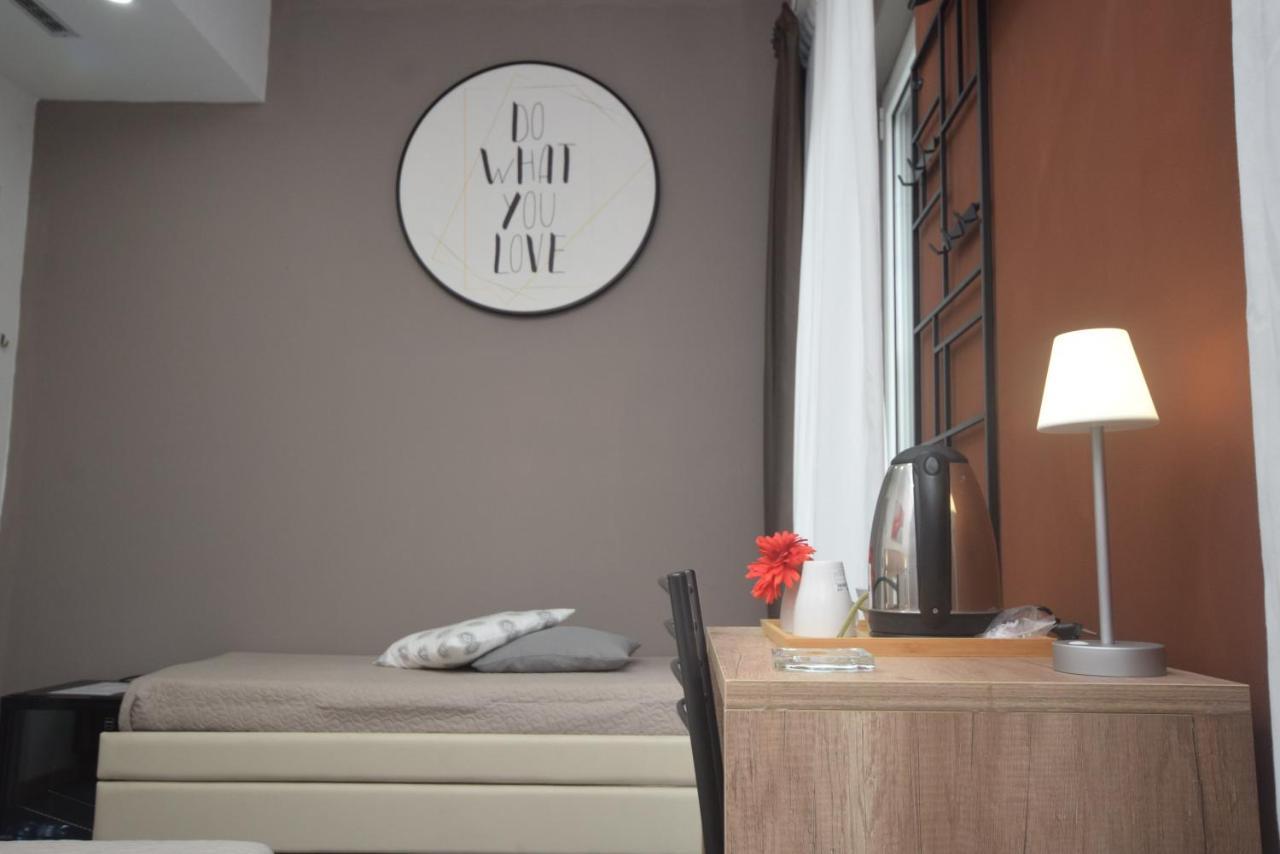 Hotel Crisvan Римини Екстериор снимка