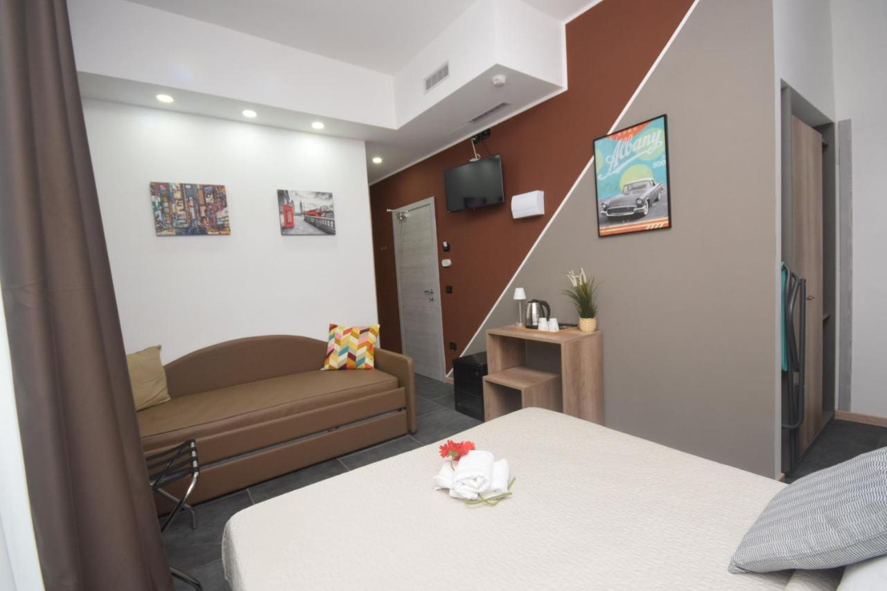 Hotel Crisvan Римини Екстериор снимка