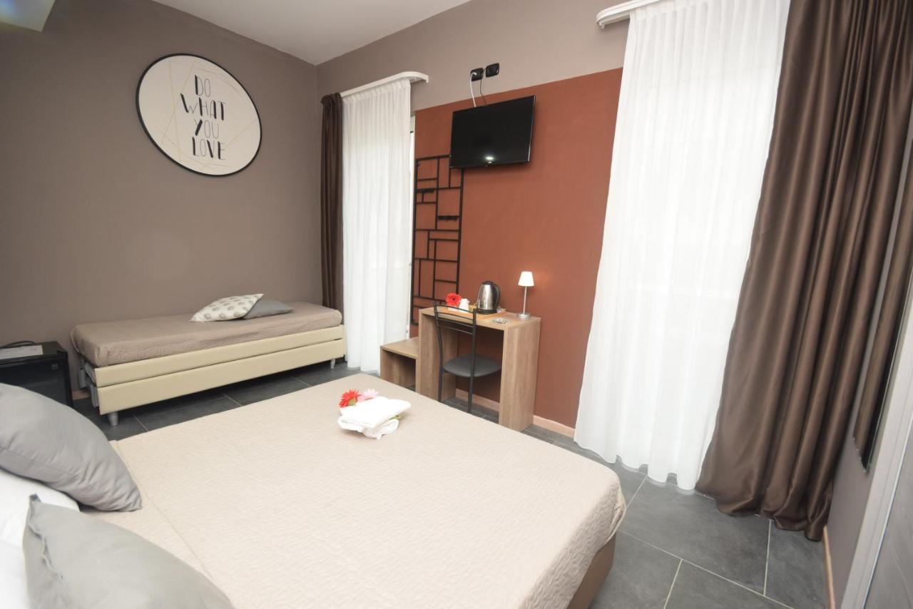 Hotel Crisvan Римини Екстериор снимка