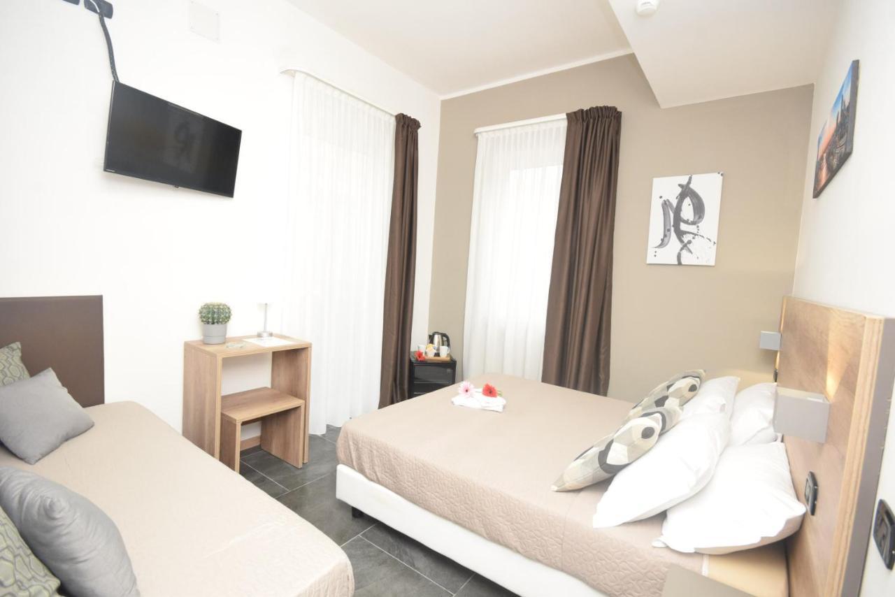 Hotel Crisvan Римини Екстериор снимка