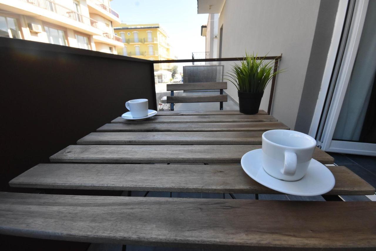 Hotel Crisvan Римини Екстериор снимка